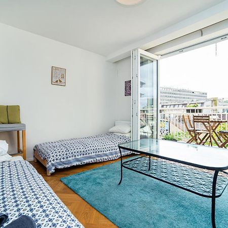 Central, Spacious, Modern 5 Bedrm Duplex W/Balcony Прага Экстерьер фото