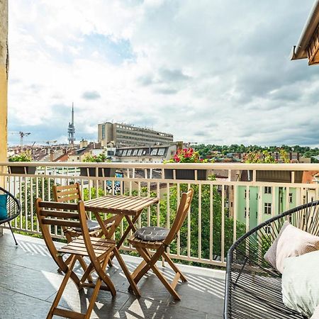 Central, Spacious, Modern 5 Bedrm Duplex W/Balcony Прага Экстерьер фото