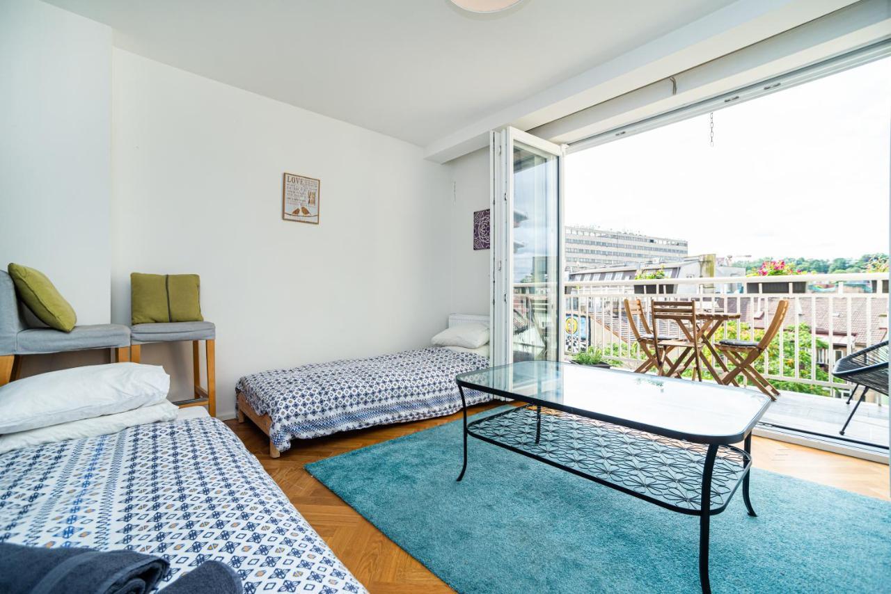 Central, Spacious, Modern 5 Bedrm Duplex W/Balcony Прага Экстерьер фото