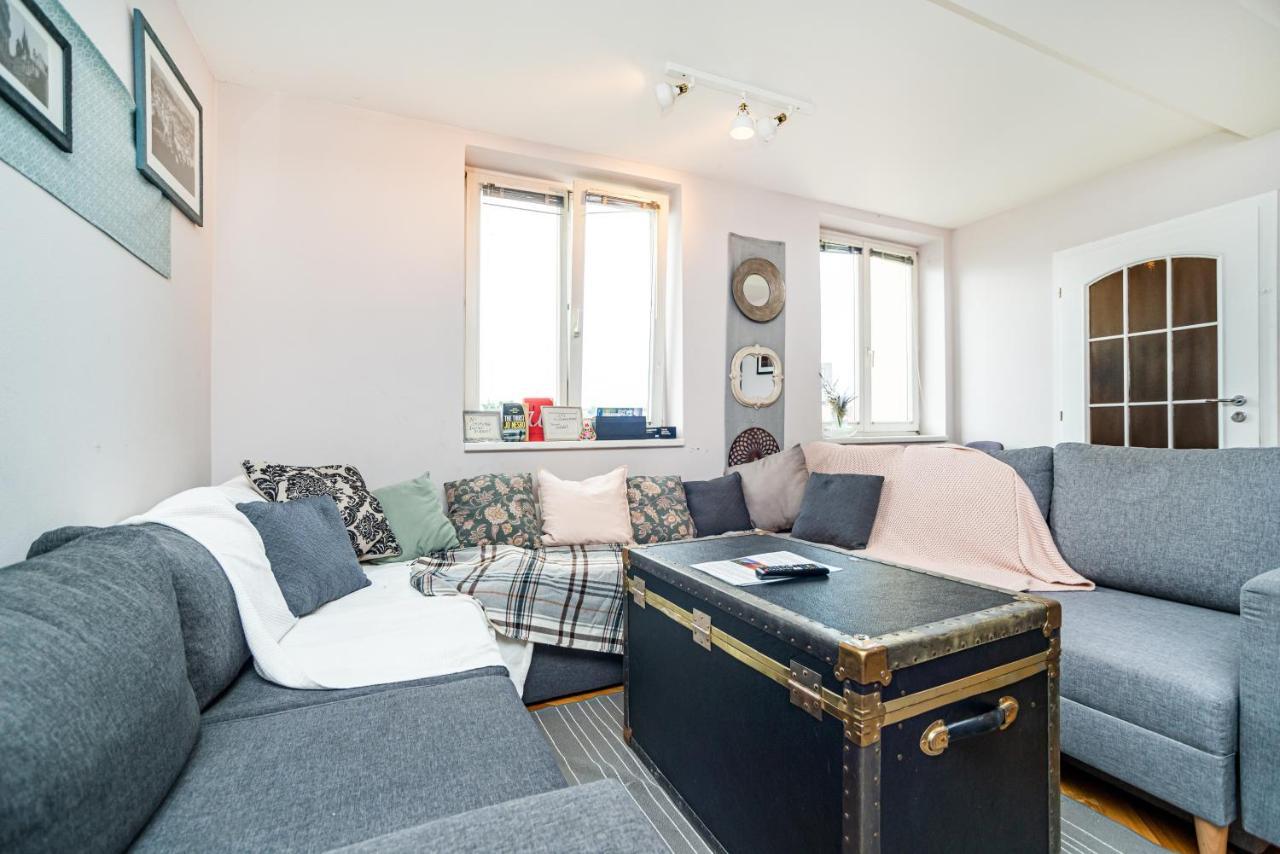 Central, Spacious, Modern 5 Bedrm Duplex W/Balcony Прага Экстерьер фото