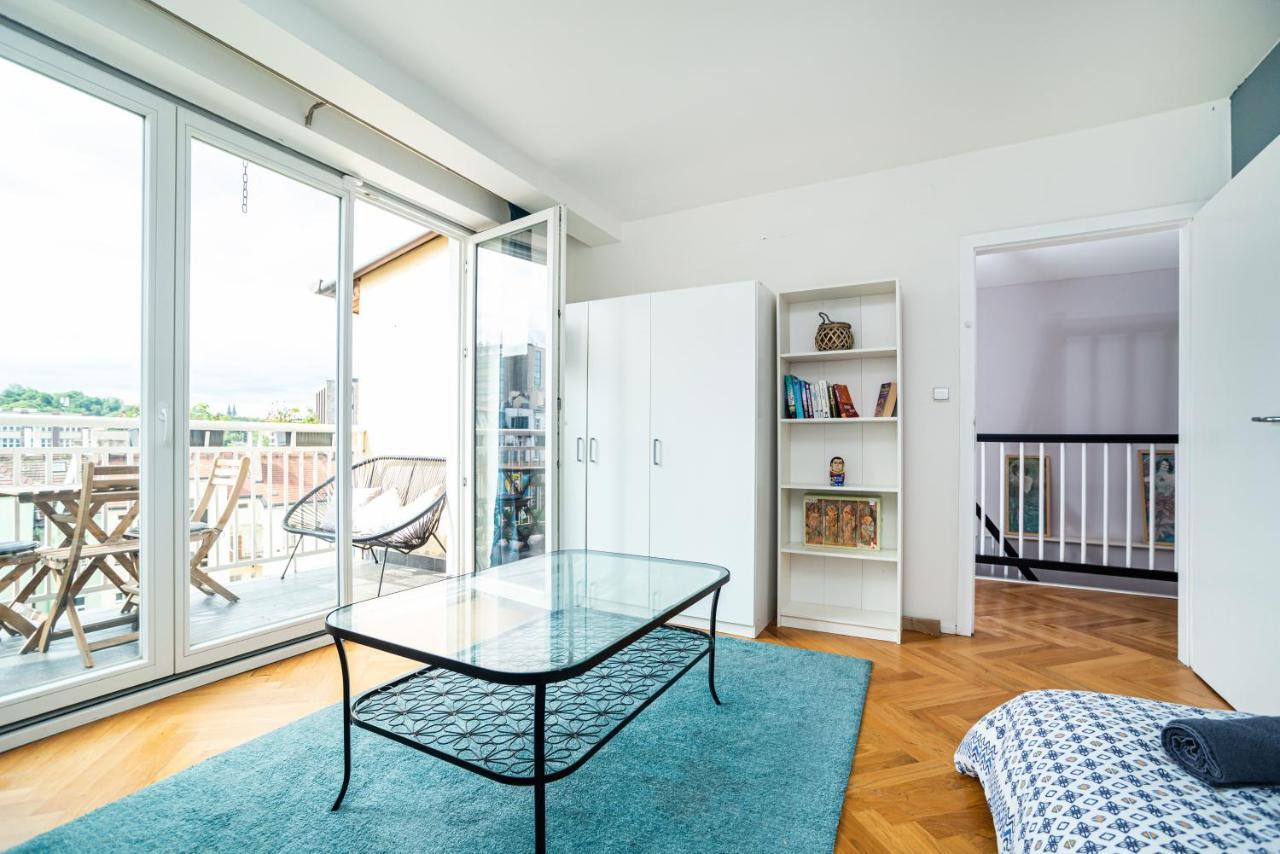 Central, Spacious, Modern 5 Bedrm Duplex W/Balcony Прага Экстерьер фото